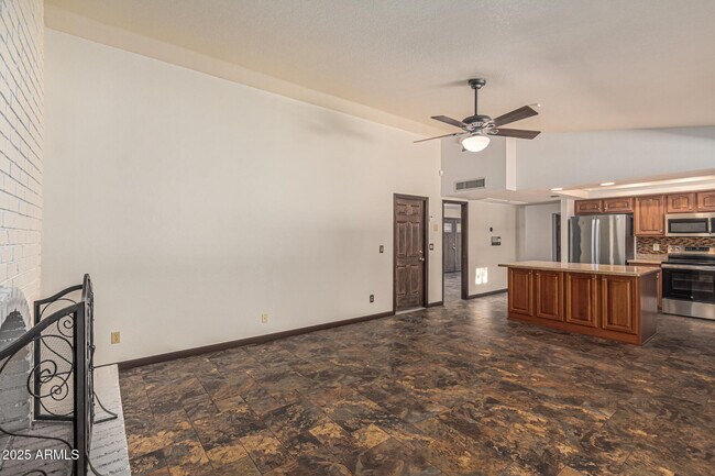 Building Photo - 5109 E Kathleen Rd