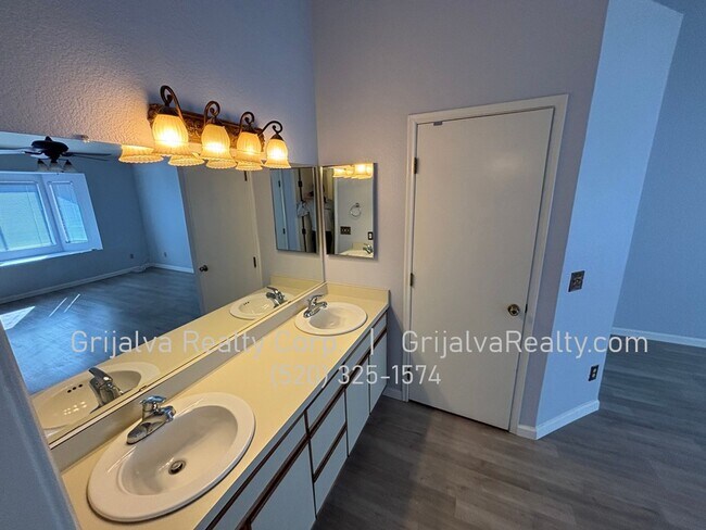 Building Photo - Beautiful 3 bedroom, 2 Bath Home in Reddin...