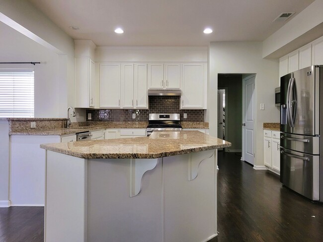 Building Photo - Large 2 story transitional in highly sough...