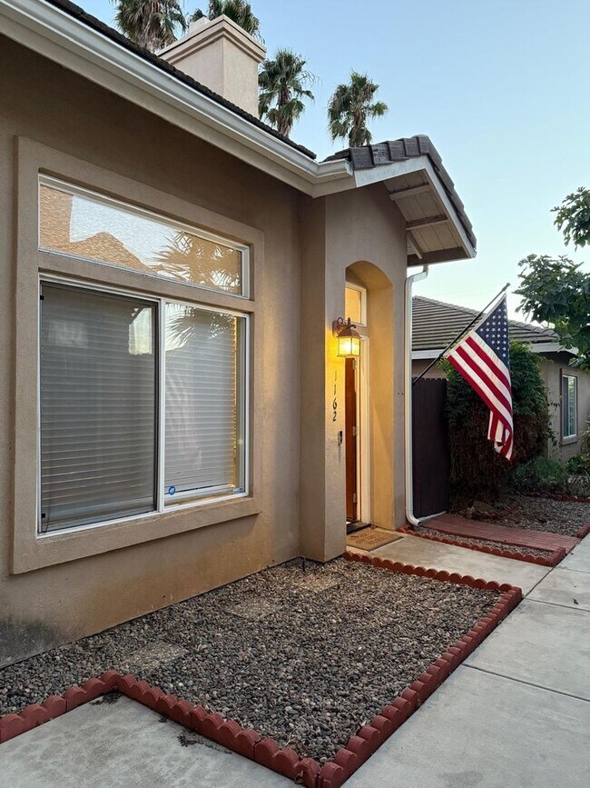 Building Photo - Charming Home Just Minutes from the Beach!