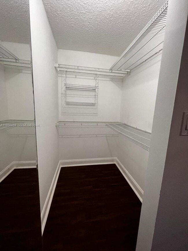 Building Photo - 4201 Glenmoor Dr