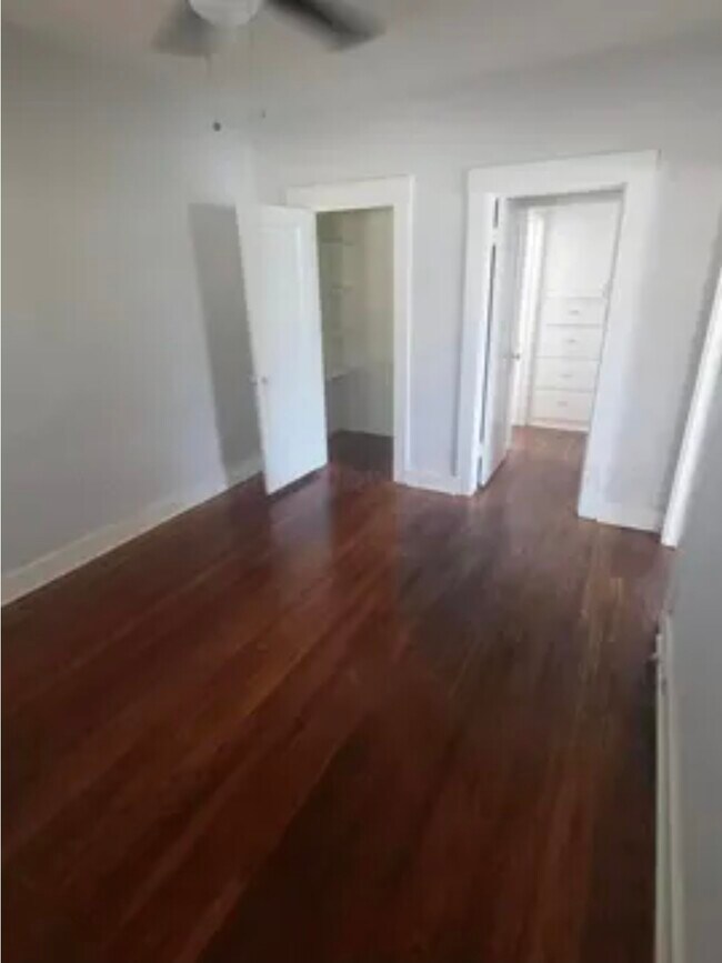 Building Photo - 110 SE 22nd Ave