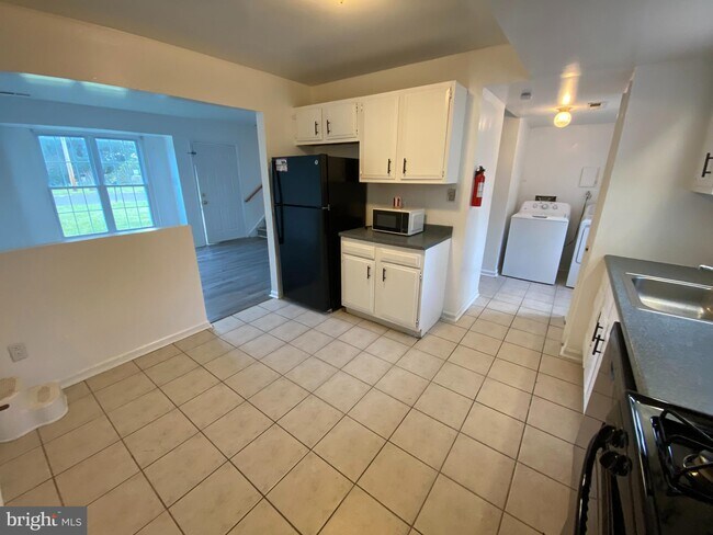 Building Photo - 566 Pleasant Dr