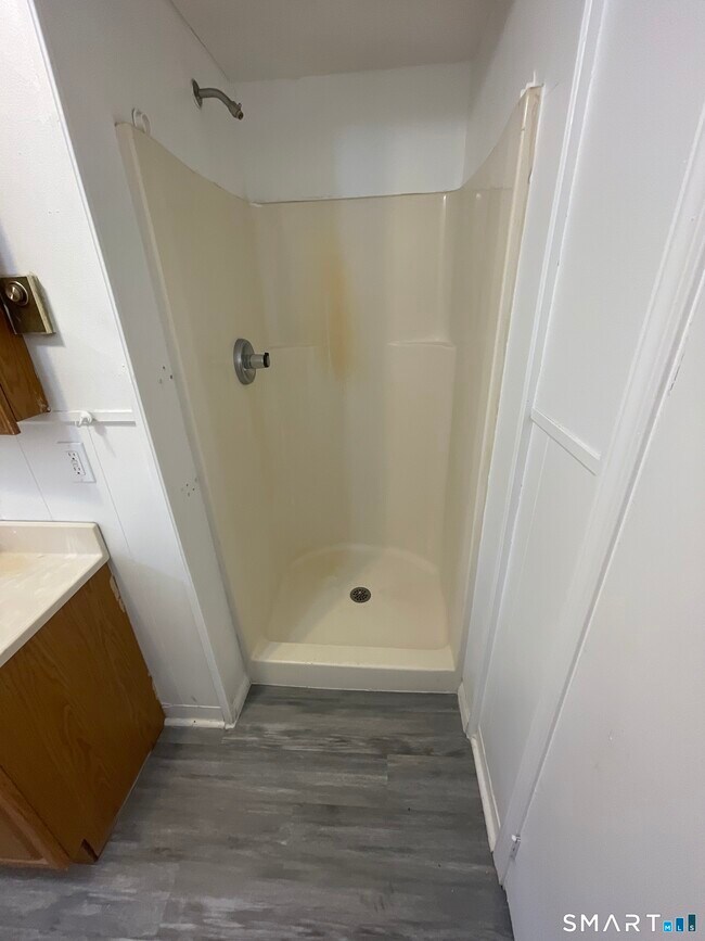 Building Photo - 166 Main St