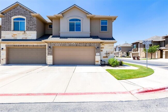 Building Photo - 2880 Donnell Dr