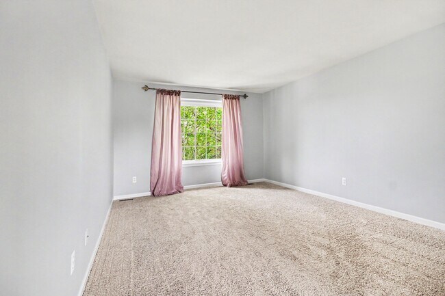 Building Photo - 7878 Greene Farm Dr