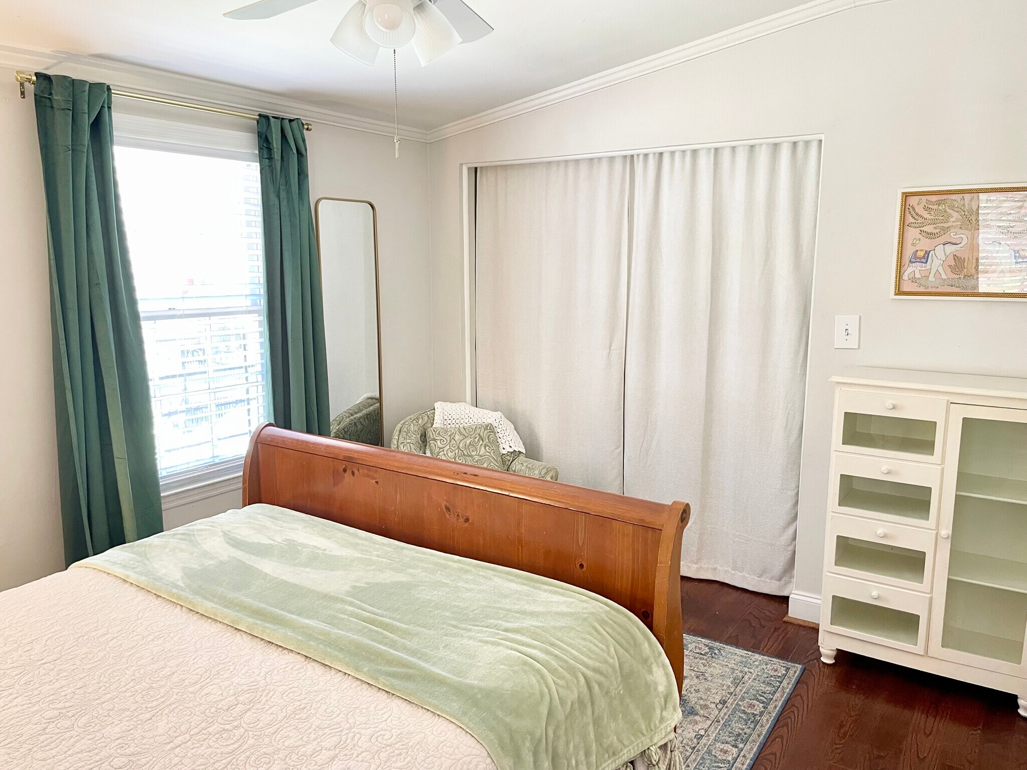 215- bedroom #1 - 215 W Taylor St