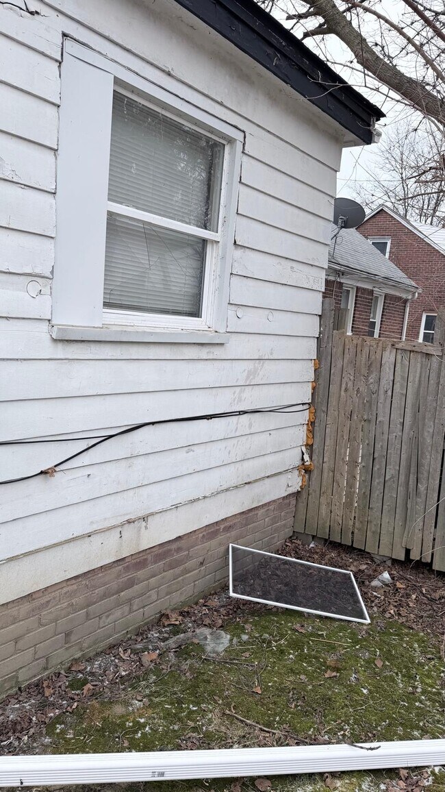 Building Photo - 12007 Lakepointe St