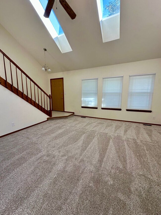 Building Photo - BEAUTIFULLY UPDATED 3BD HOME NEAR FORT CARSON