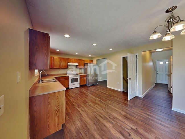 Building Photo - 5960 Driftwood Ct