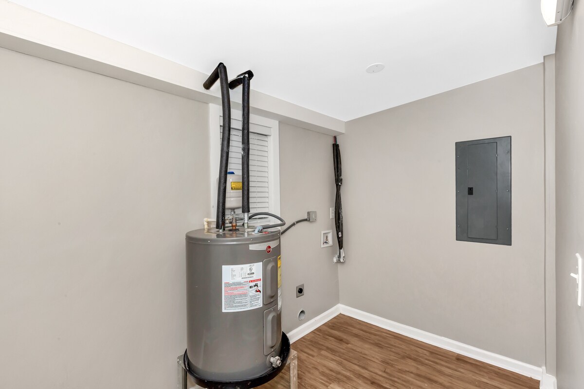 Building Photo - 4304 9th Ave SW