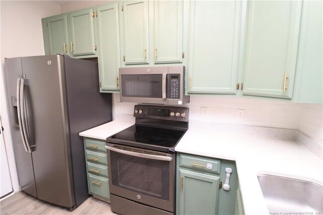 Building Photo - 2704 Thurrock Dr