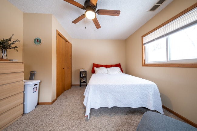 Building Photo - 5924 Idaho Ave N