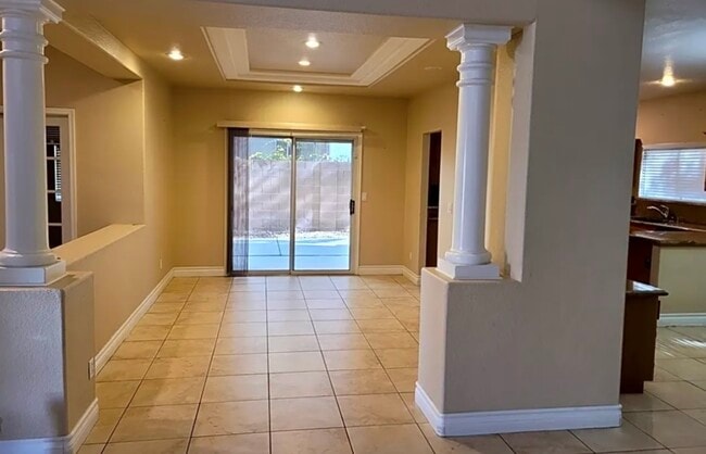 Building Photo - 2121 Tyler Dr