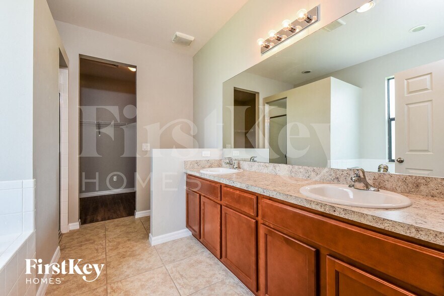 Building Photo - 1814 SW 22nd St