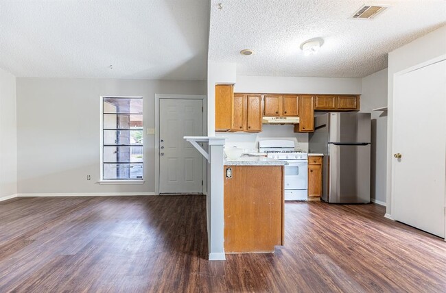 Building Photo - 6201 Berkett Cove