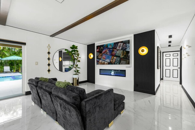 Building Photo - 10366 NW 15th St