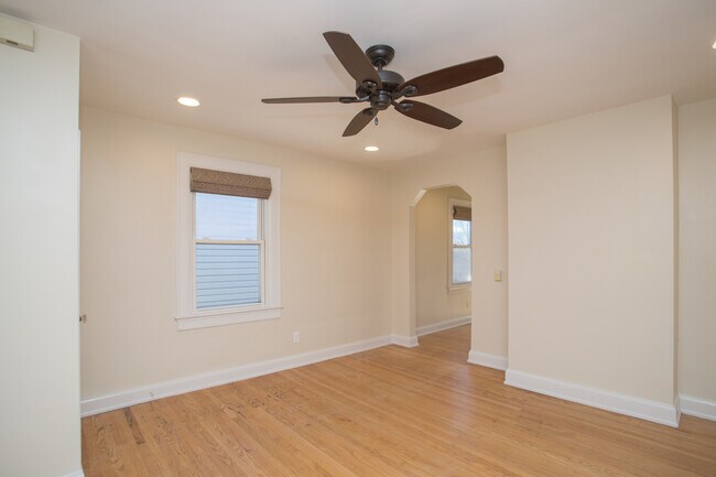 Building Photo - 1319 Hull St