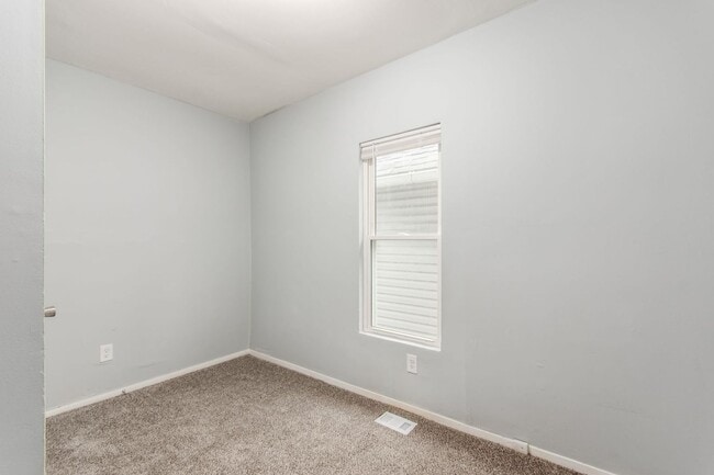 Building Photo - 673-675 Stanley Ave