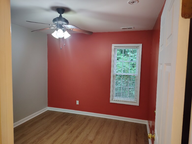 Building Photo - 6001 Mullens Dr