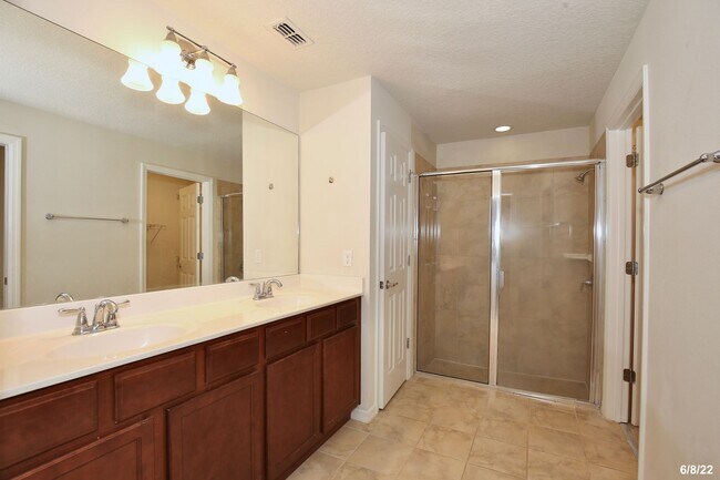 Building Photo - Beautiful 3/2 Corner Duplex with Water Vie...