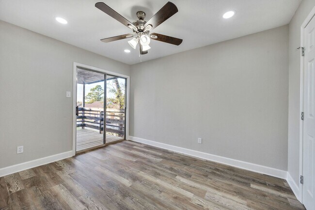 Building Photo - 1005 Summer Ct Cir
