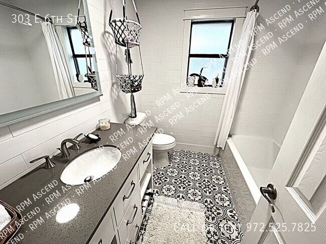 Building Photo - 303 E 6th St