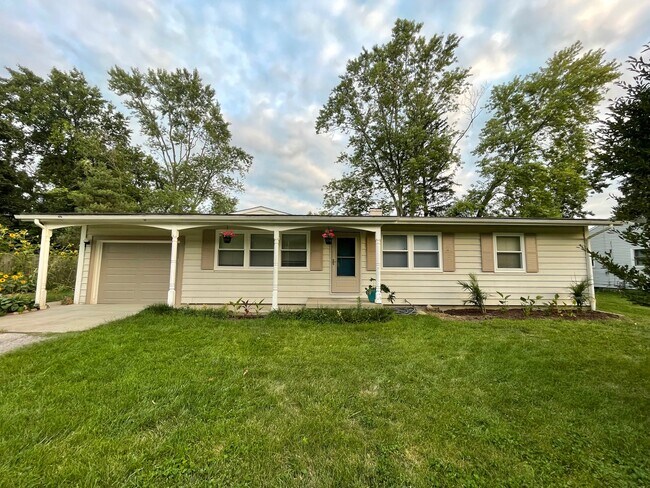 Primary Photo - 140 Seneca Ln