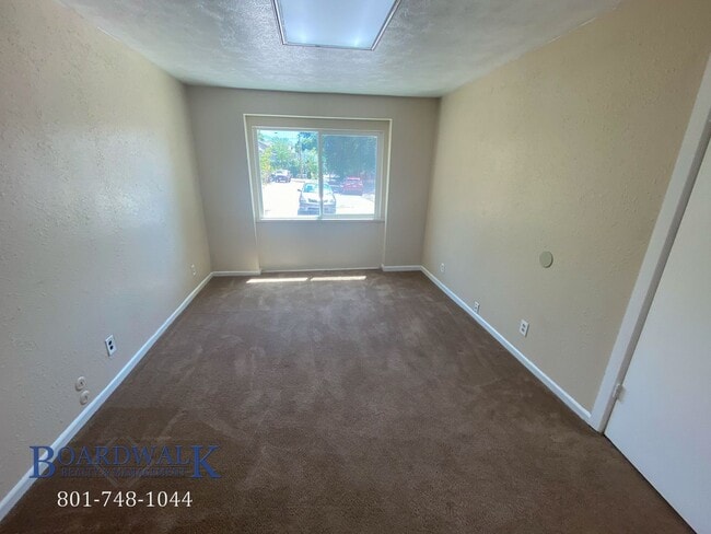 Building Photo - Charming 3 Bed 2 Bath Home in Holladay wit...