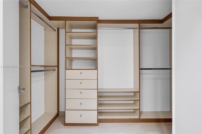 Building Photo - 141 Crandon Blvd