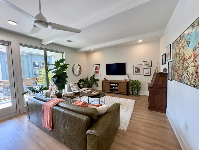 Building Photo - 4704 Sunset Trail