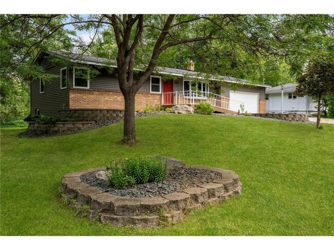Building Photo - 11004 Oak Knoll Terrace N