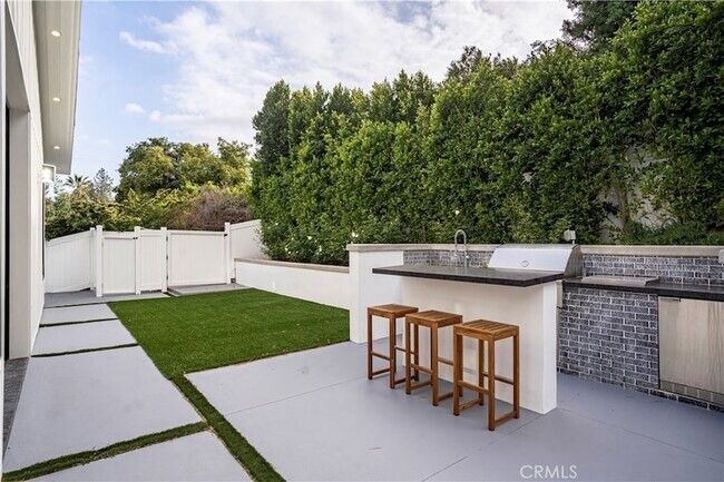 Building Photo - 4635 Brewster Dr