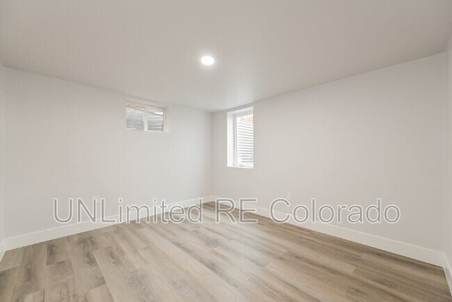Building Photo - 1350 Troy St