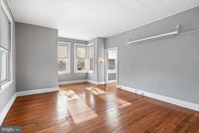 Building Photo - 846 LeCount St