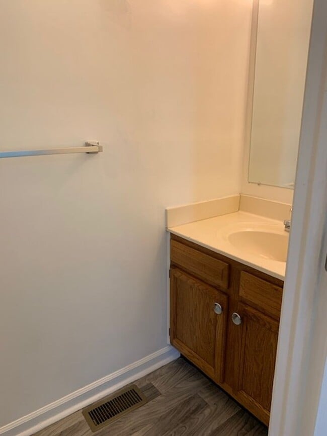 Building Photo - 408 Holly Ave