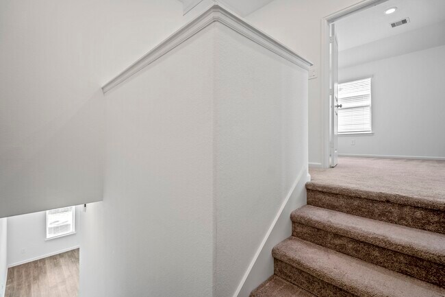 Building Photo - 613 Royal Arch Dr