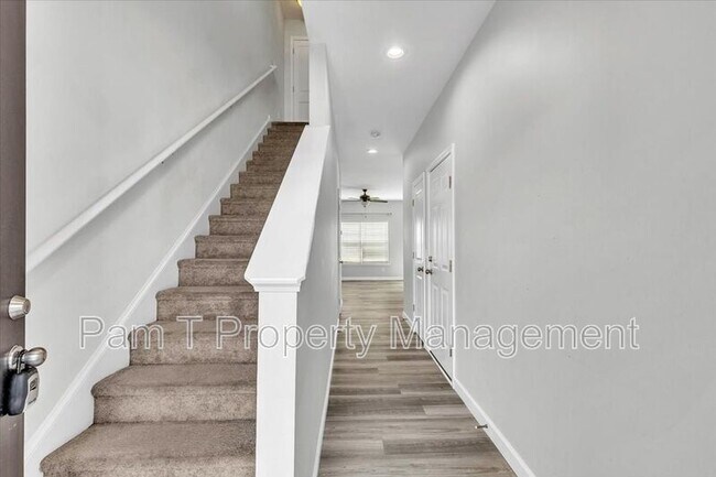 Building Photo - 213 Cromer St