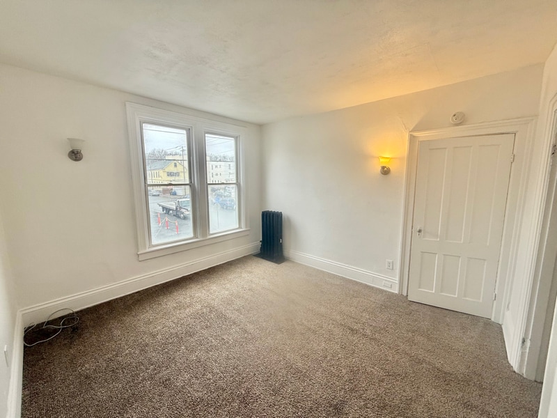 Building Photo - 194 Main St