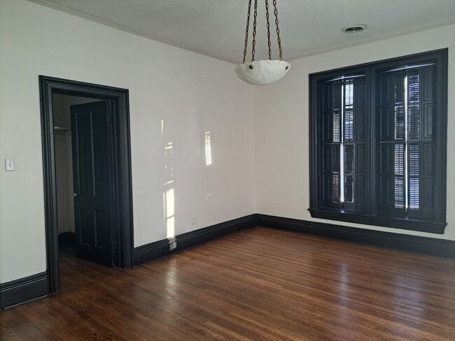 Building Photo - 718 W Stephenson St