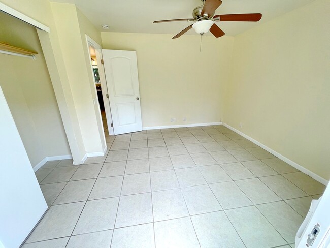 Building Photo - Spacious 1-Bedroom Ground Floor Unit in So...