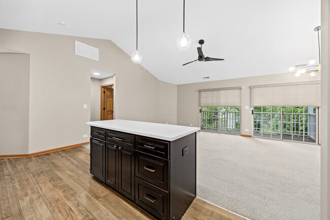 Building Photo - 5S560 Paxton Dr