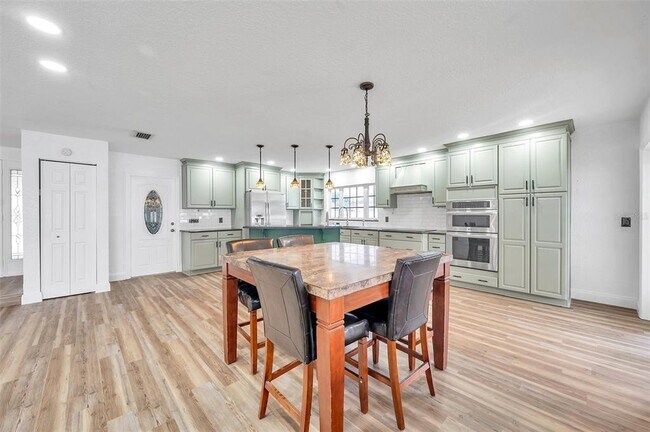 Building Photo - 1520 Windmill Pointe Rd