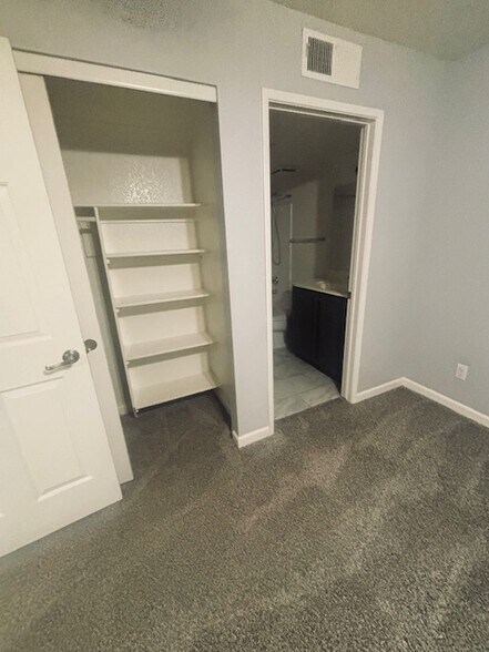 Building Photo - 1720 E Thunderbird Rd