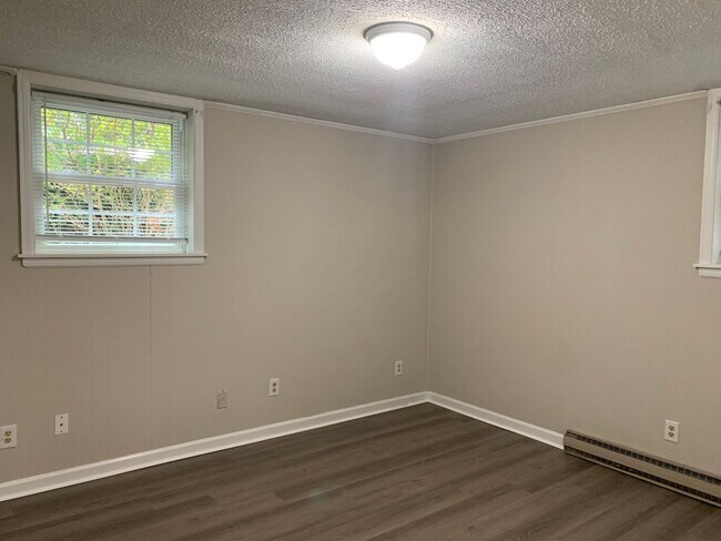 Building Photo - 439 Rocky Rd