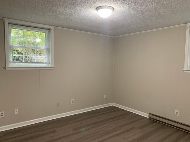 Building Photo - Split Foyer Home in Rustburg