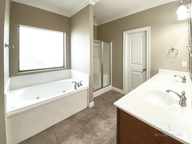 Building Photo - 9426 Sanibel Loop