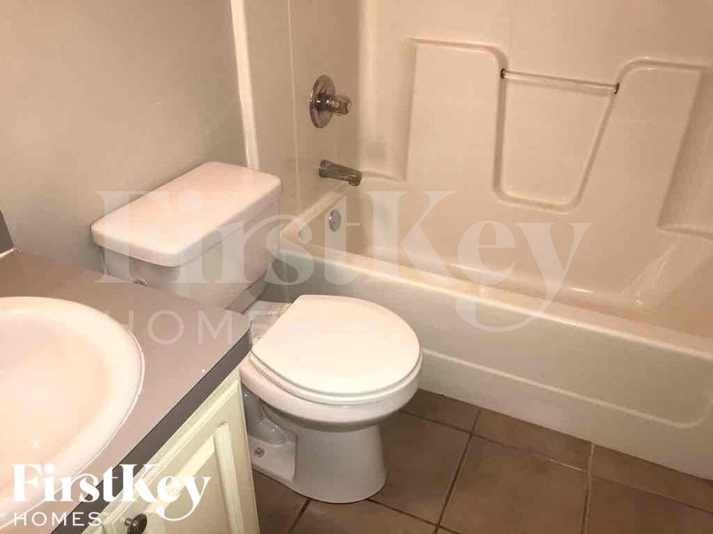 Building Photo - 5036 Balus Dr