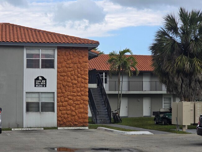Building Photo - 1201 SW 52nd Ave
