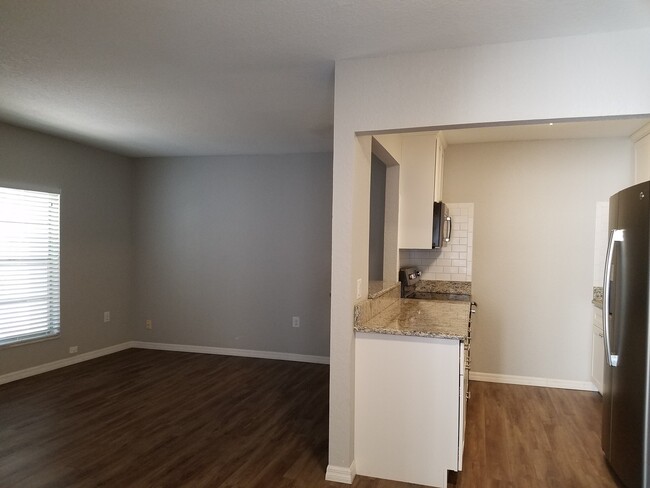 Building Photo - Fully Remodeled Condo.